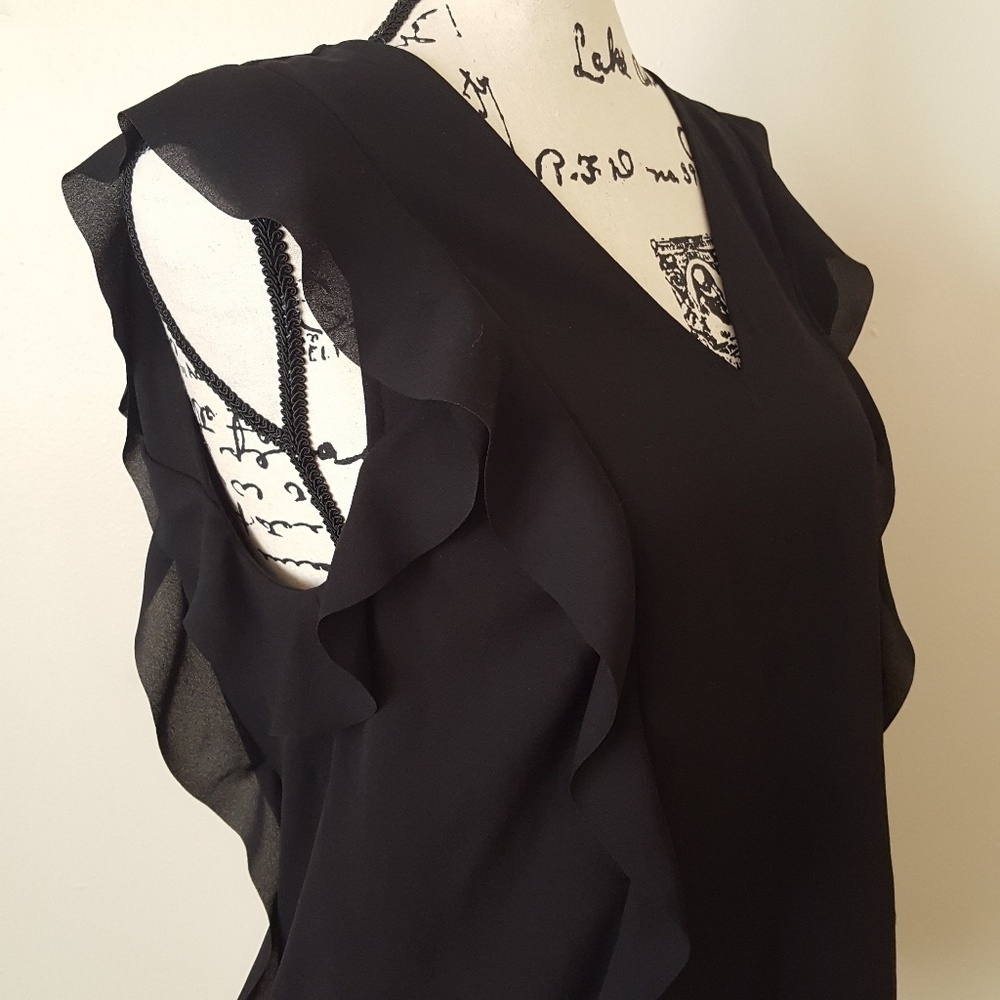 Ann Taylor || Ruffled Blouse